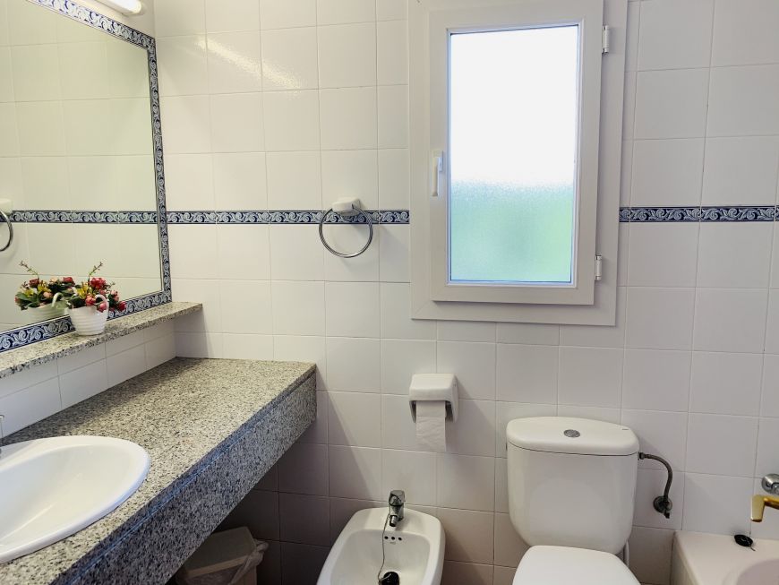 CLARIANA - BAÑO.JPG